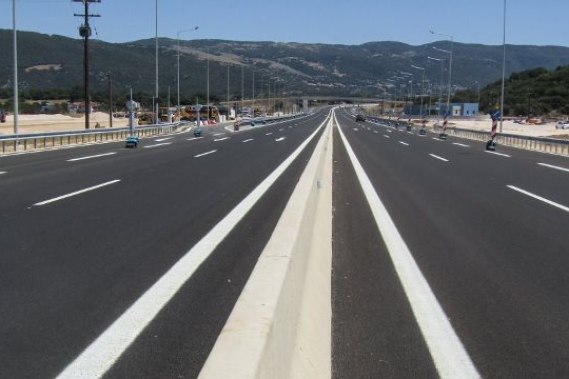 Συνελήφθη στην Ιόνια Οδό αλλοδαπός, που επιχείρησε να διαφύγει αστυνομικό έλεγχο, πραγματοποιώντας συνεχείς αντικανονικούς ελιγμούς 